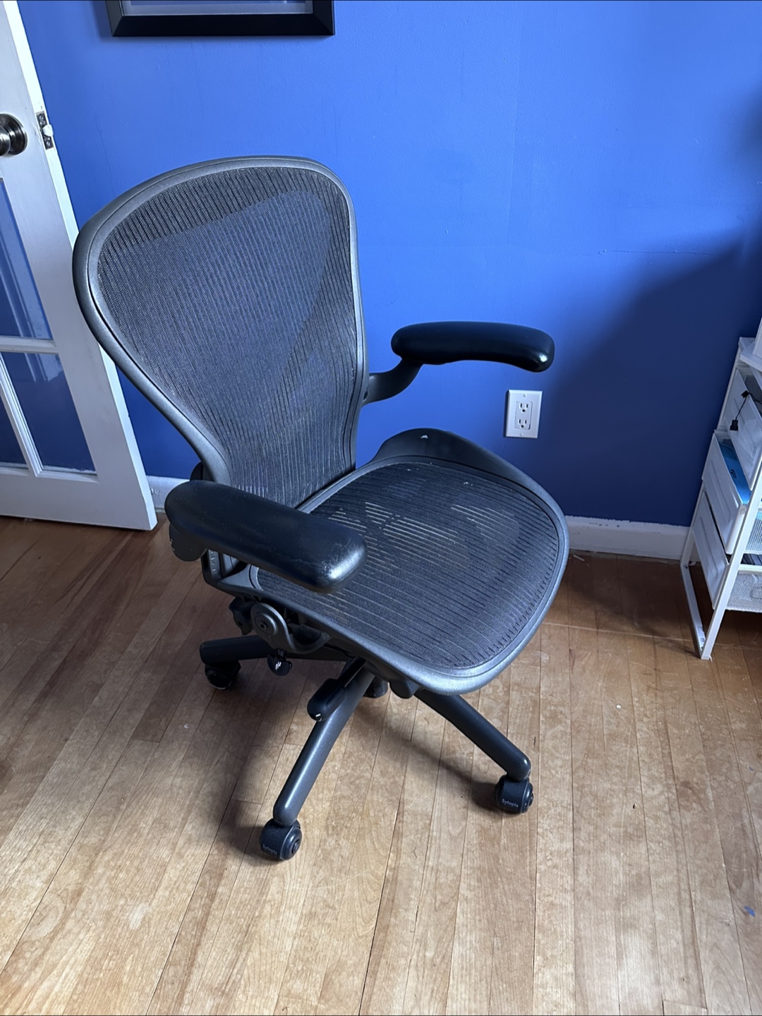 Herman Miller Aeron Office Chair - Graphite - photo 2