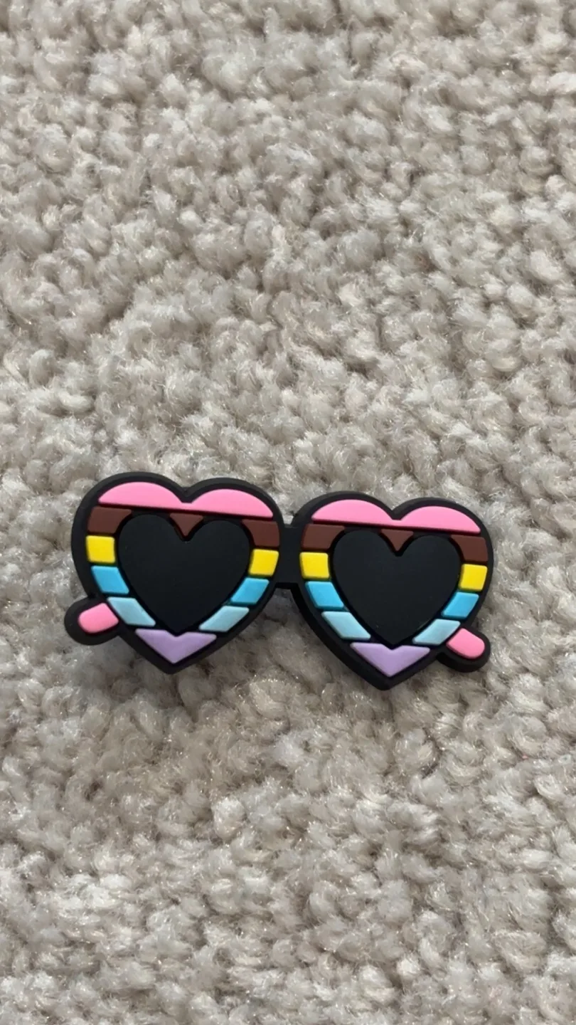 Croc charms image indicator(3)