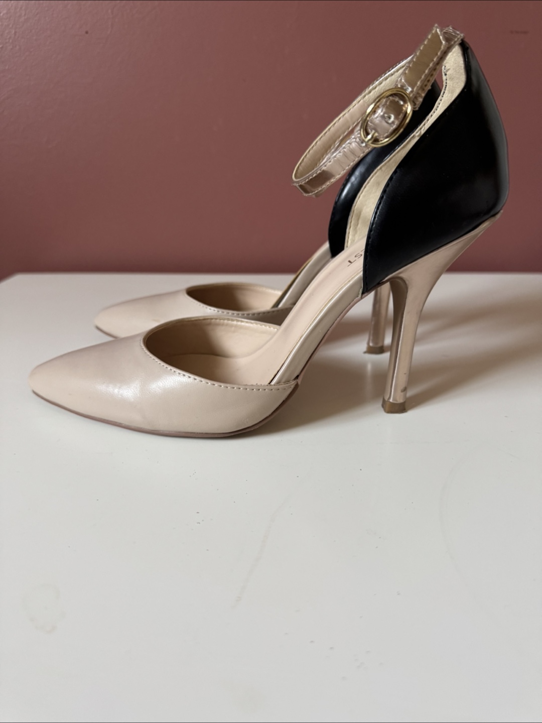 Nine West Beige & Black Heels - Size 7