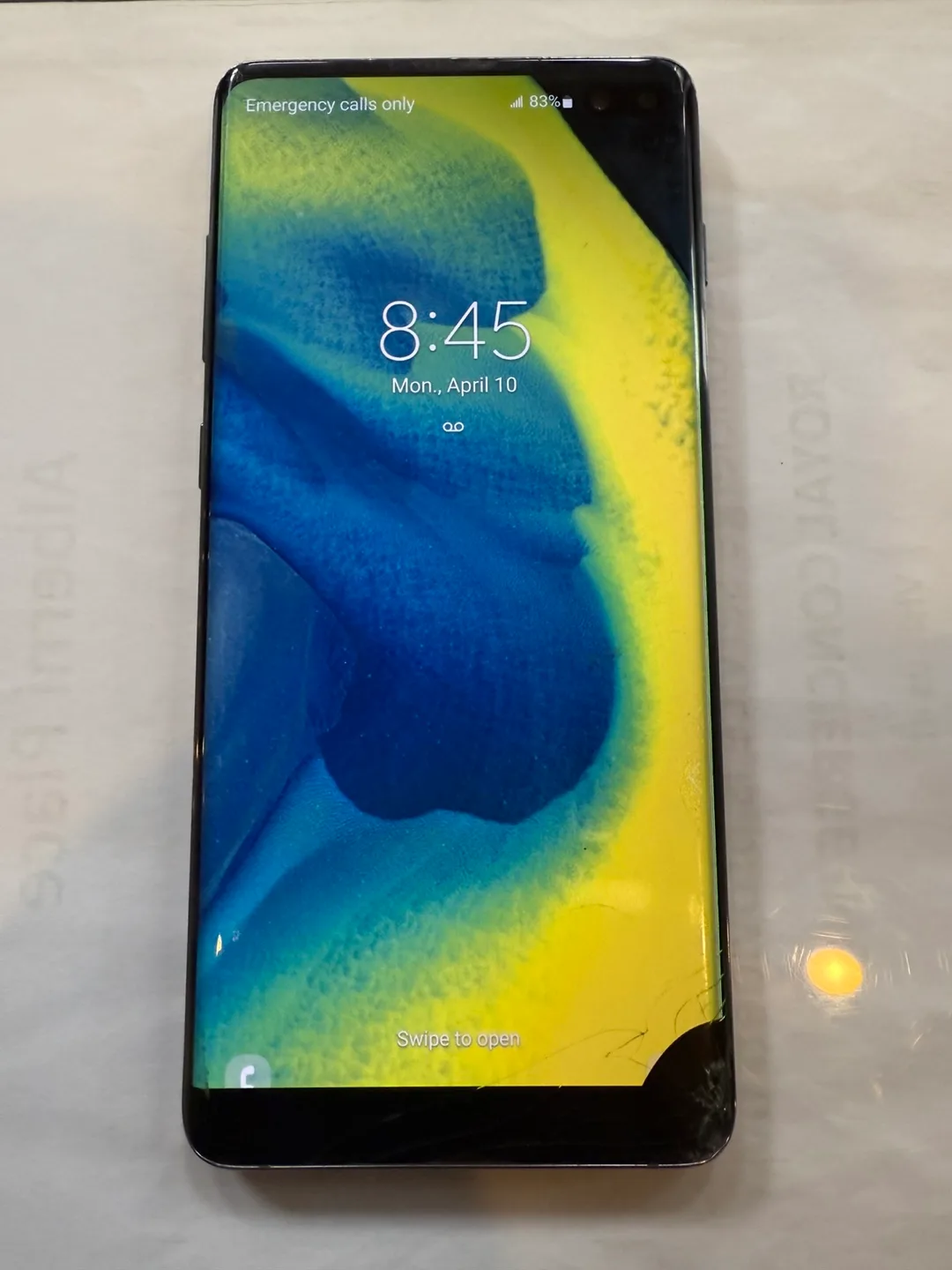 Samsung Galaxy S10+ - Cracked Screen thumbnail