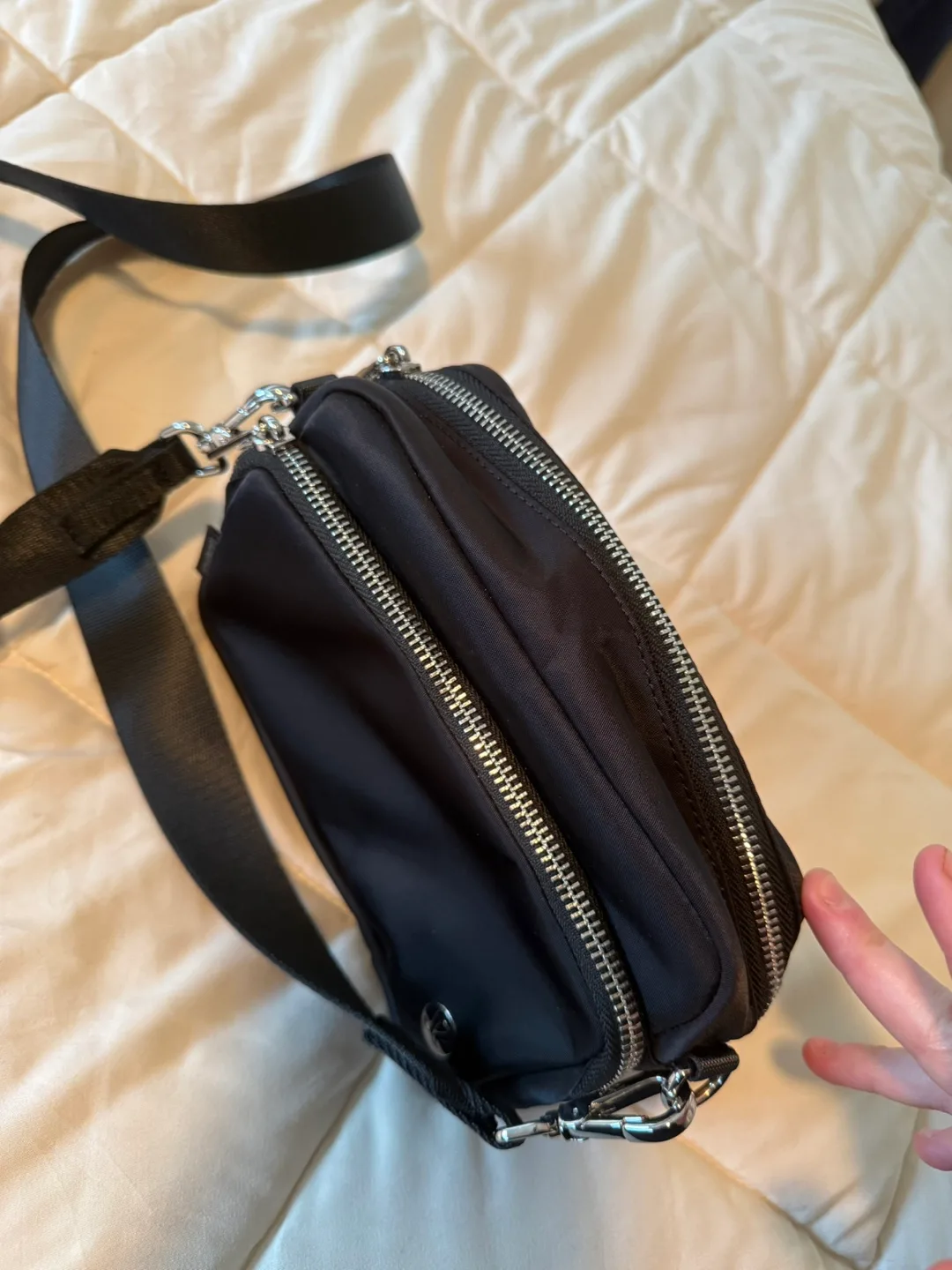 Lululemon Everywhere Crossbody Bag - Black image indicator(3)