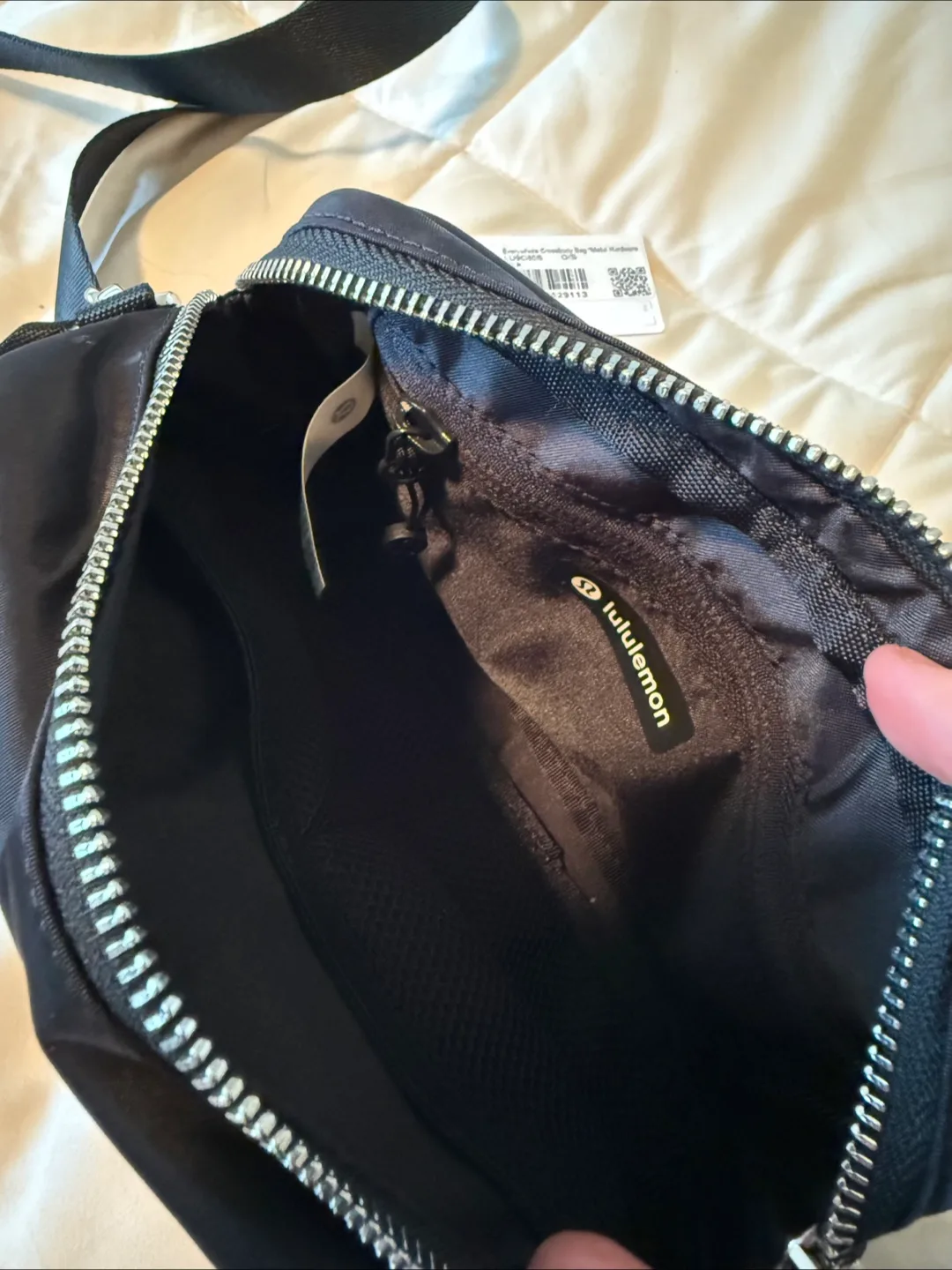 Lululemon Everywhere Crossbody Bag - Black image indicator(4)