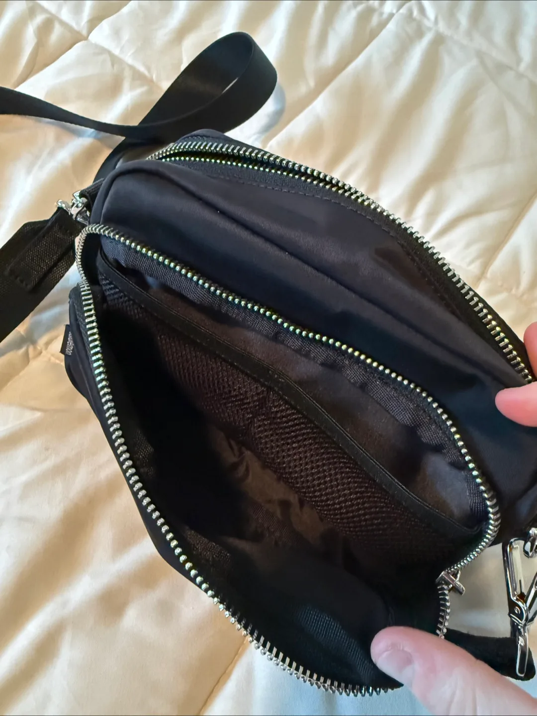 Lululemon Everywhere Crossbody Bag - Black image indicator(5)
