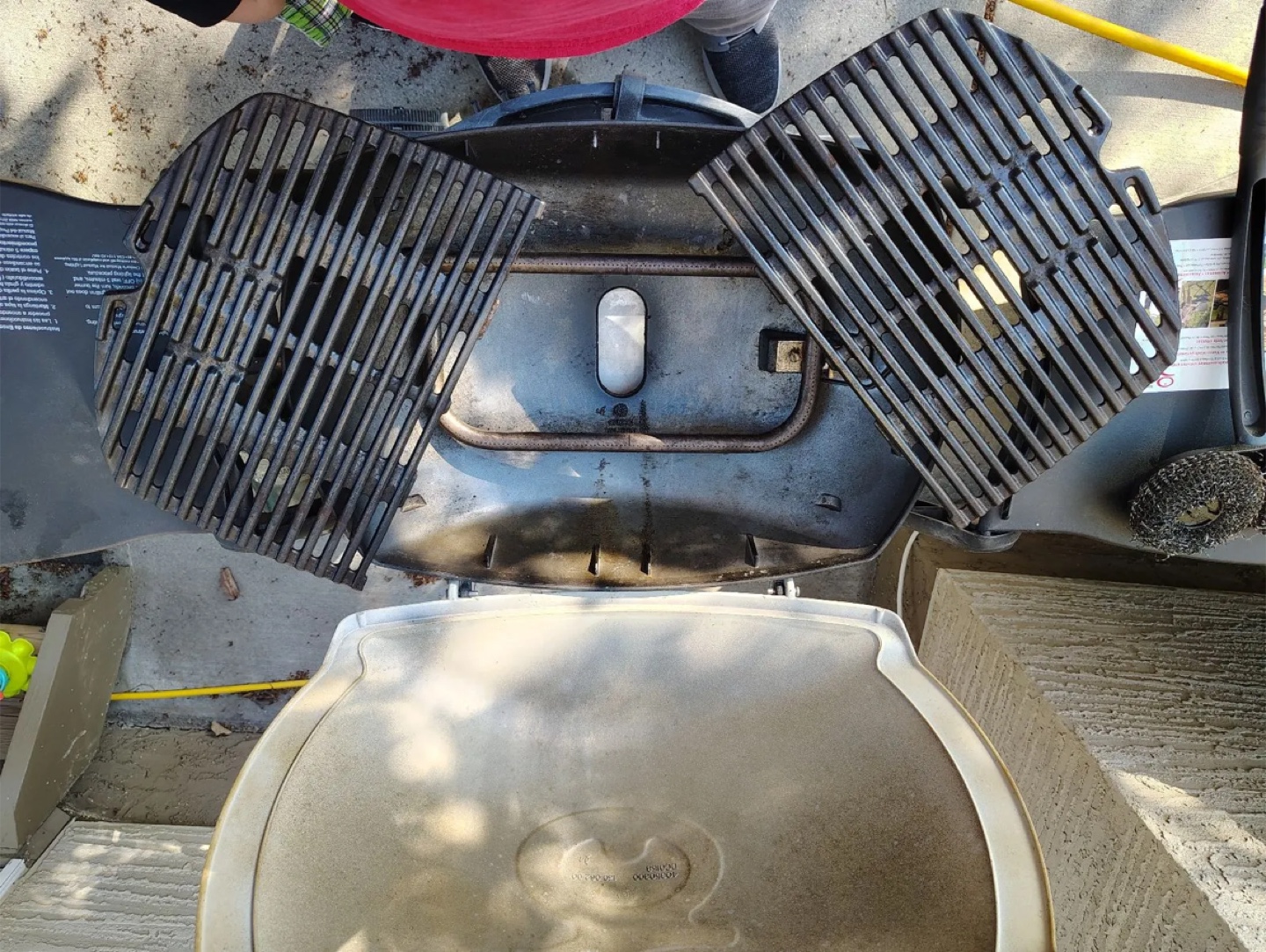 Weber BBQ New Condition with Stand and Accessories - photo 4