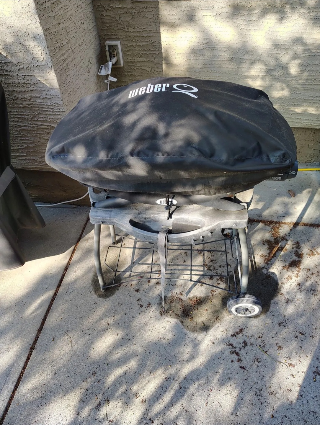 Weber BBQ New Condition with Stand and Accessories - photo 2