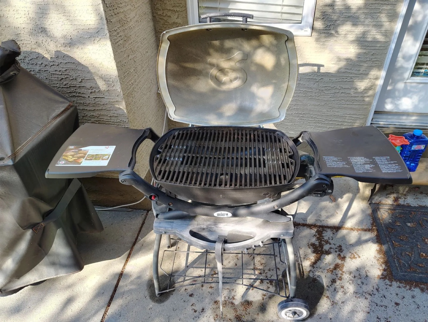 Weber BBQ New Condition with Stand and Accessories - photo 3