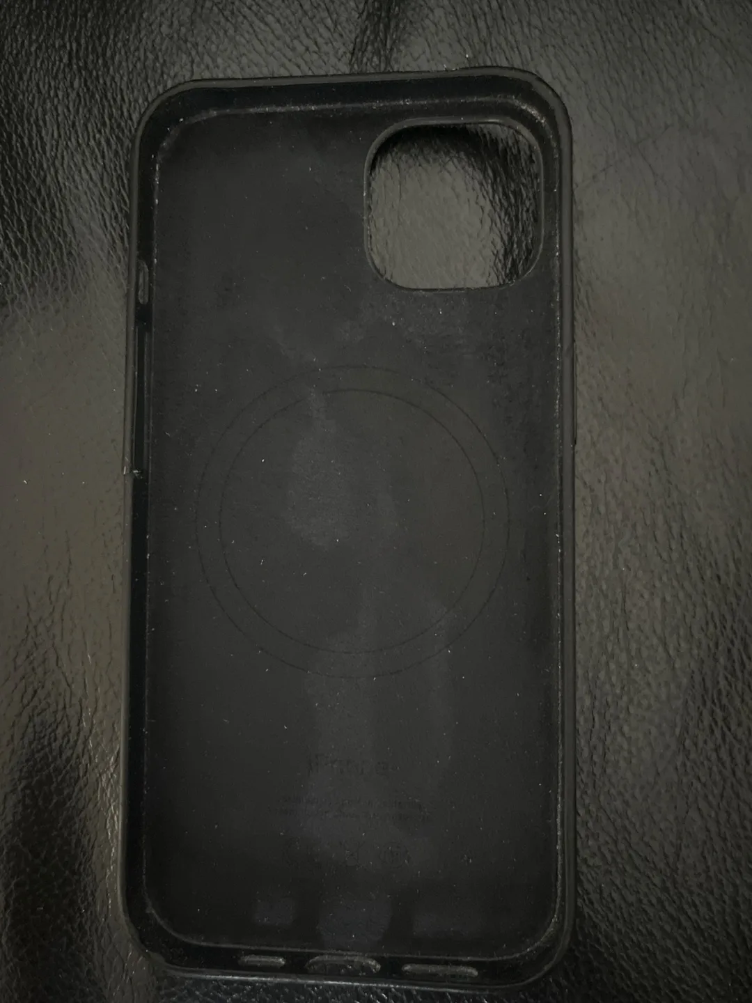 iPhone 13 Leather MagSafe Case image indicator(2)