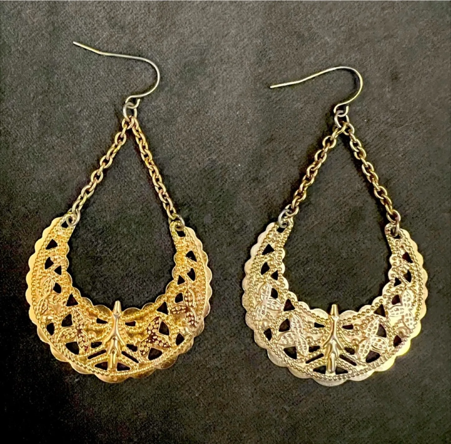 #freecycle  💎Gold Tone Dangle Earrings thumbnail