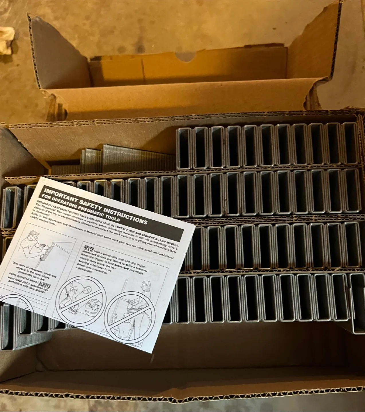 BOSTITCH 1-1/2" Flooring Staples image indicator(5)