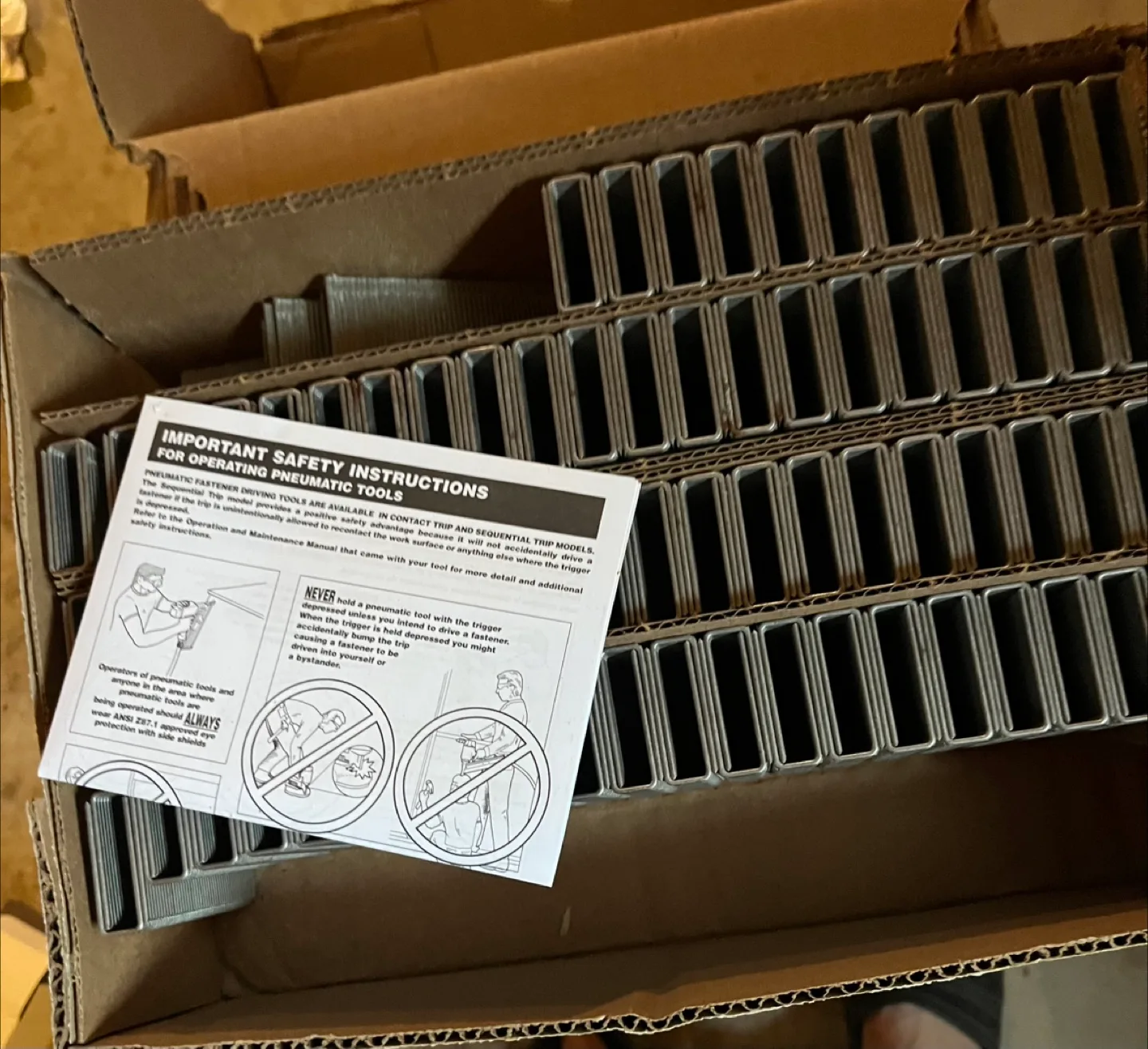 BOSTITCH 1-1/2" Flooring Staples image indicator(4)