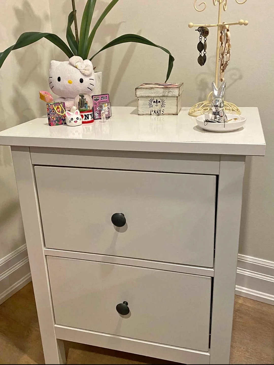 White 2-Drawer Nightstand thumbnail