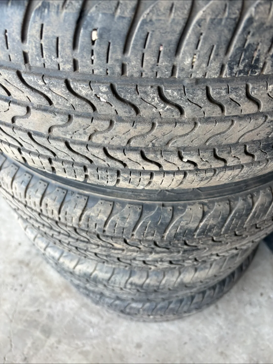 Set of 4 All Season 195 65 r15 Tires rims call 780 884 7800 image indicator(5)