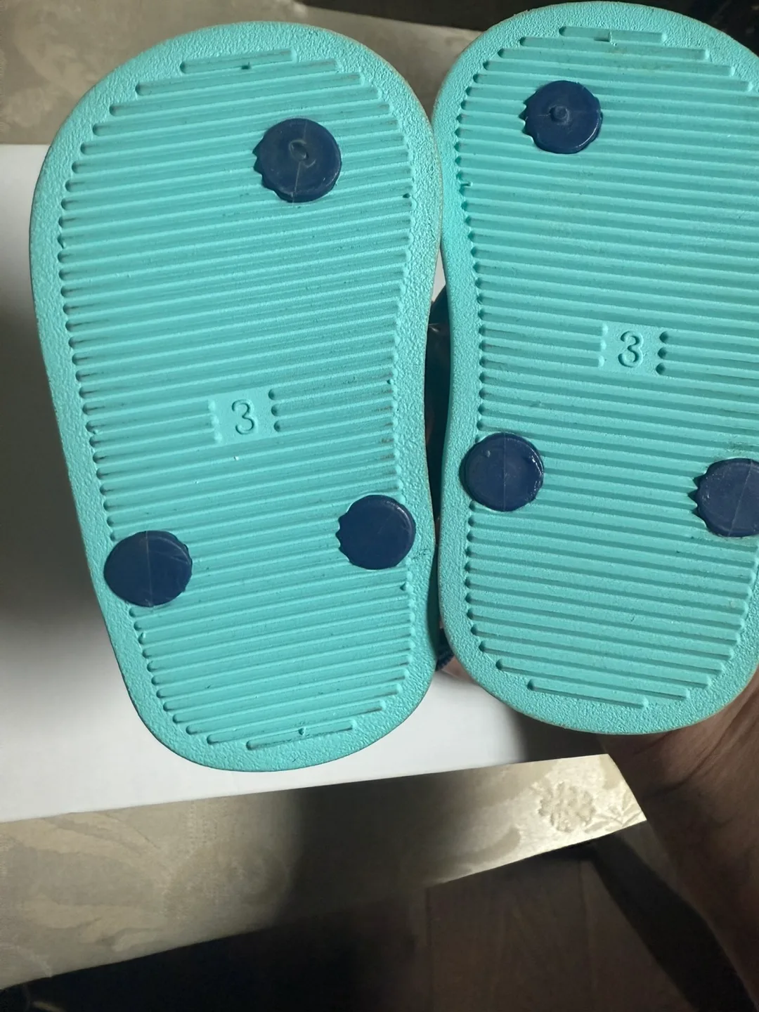 Old Navy Kids' Flip Flops - Size 3 image indicator(2)