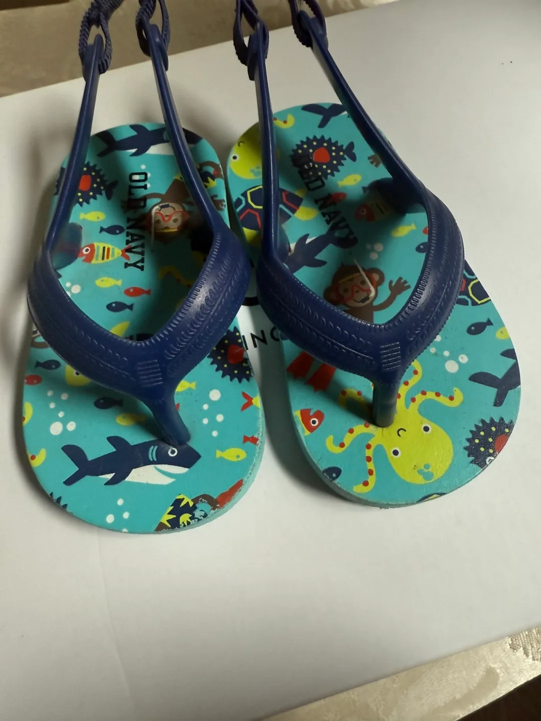 Old Navy Kids' Flip Flops - Size 3 thumbnail