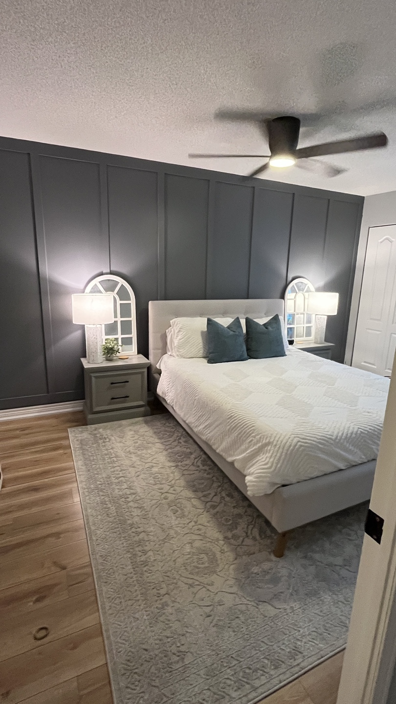 Carme Mid-Century Modern Tufted Queen Bed - Grey
