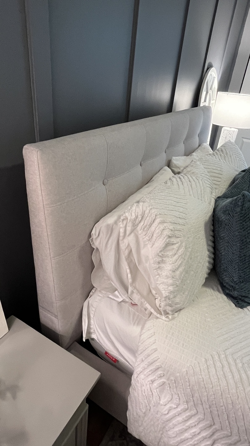 Carme Mid-Century Modern Tufted Queen Bed - Grey - photo 3