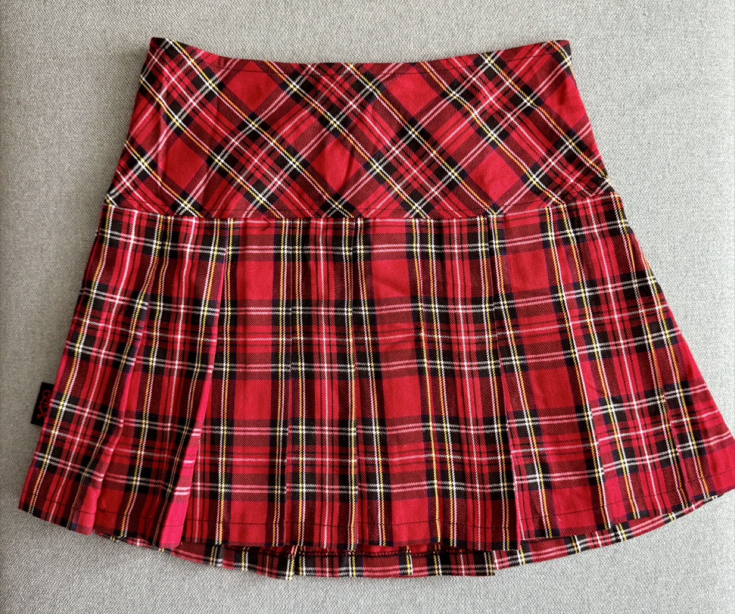 Set of 2 Women’s Mini Skirts - US Size 4 (Red Plaid & Black)
