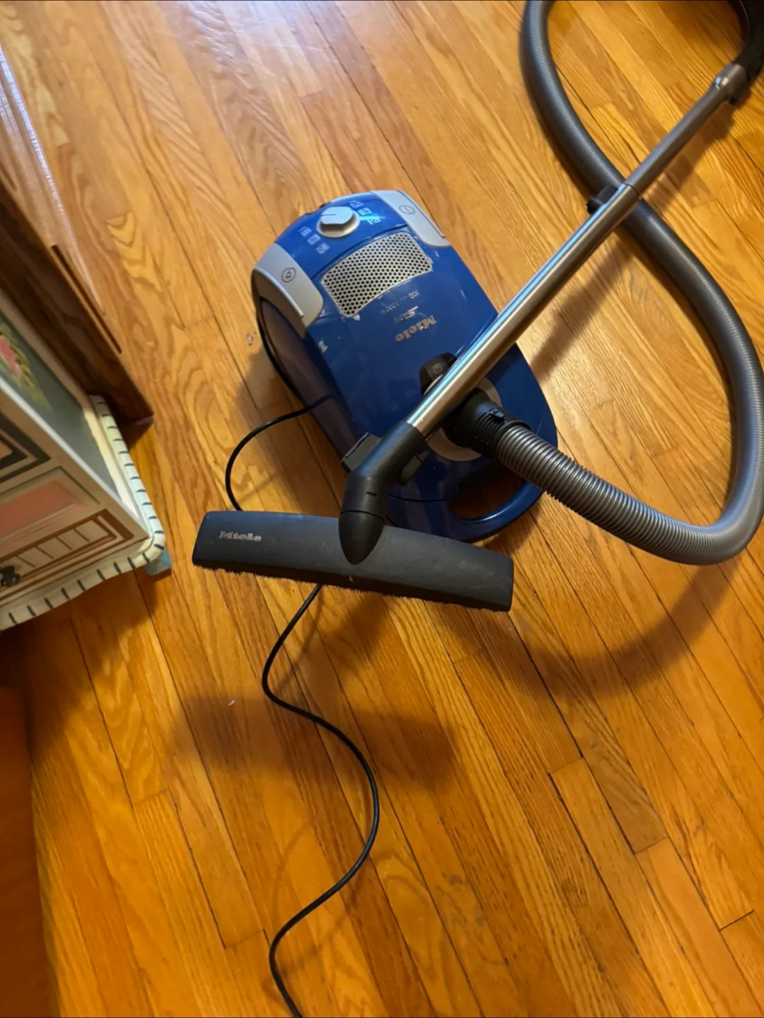 Miele S2121 Capri Vacuum Cleaner image indicator(2)