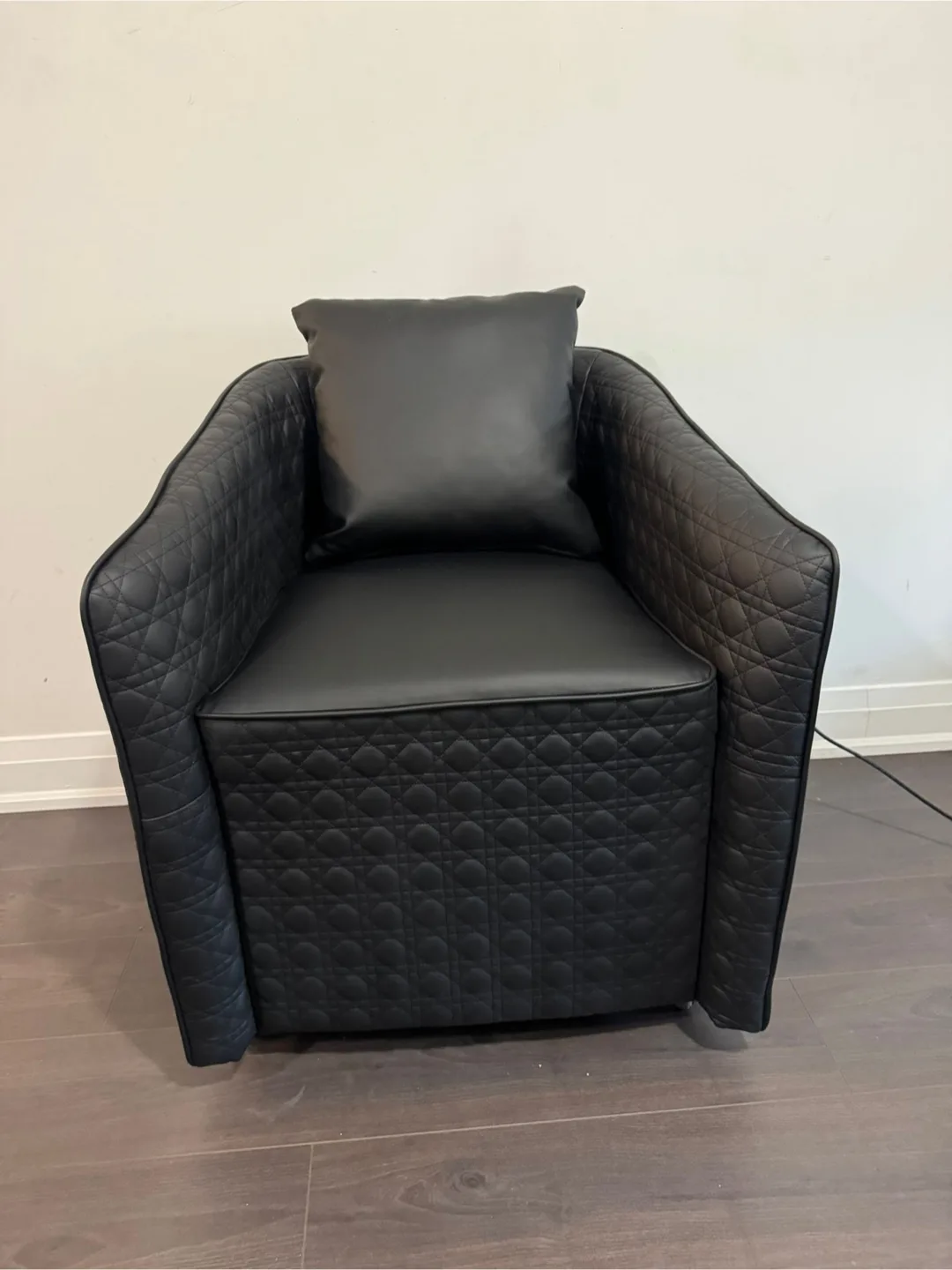 Osaki Black Armchair with Pillow thumbnail