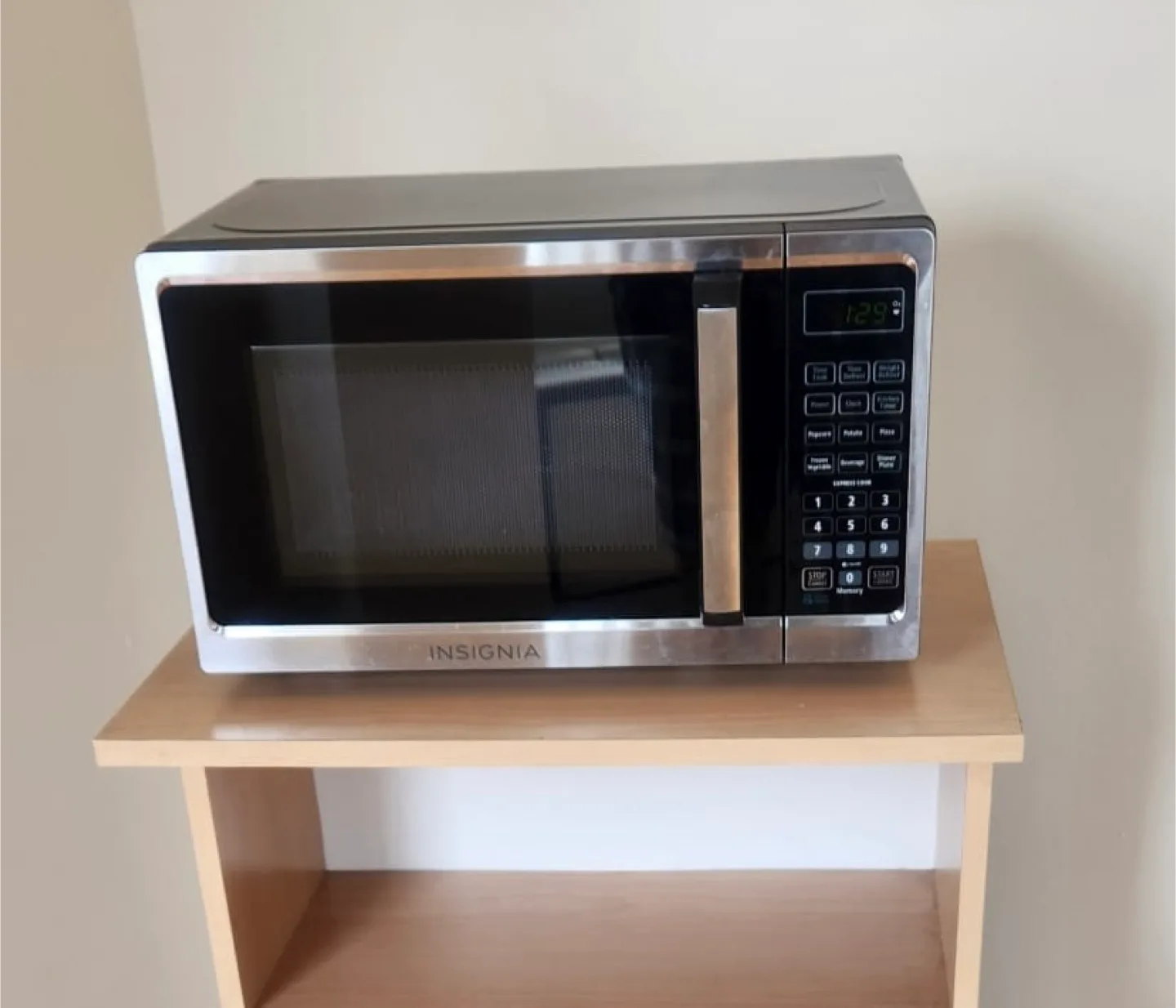 Insignia Microwave thumbnail