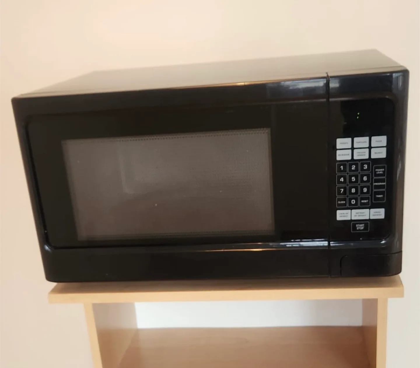 Loblaws Brand Black Microwave Oven thumbnail