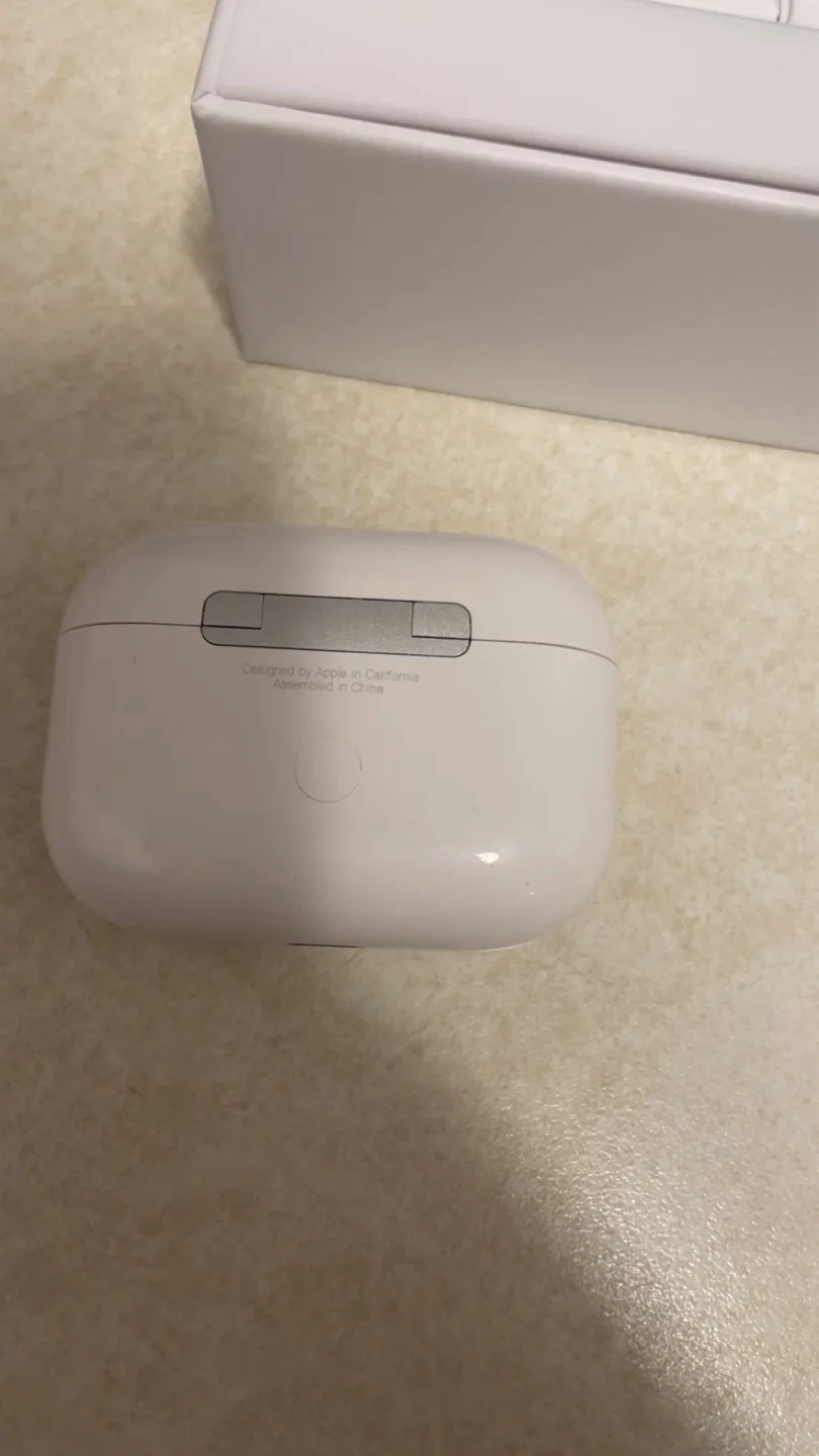 Apple AirPods Pro (2nd generation) - Like New! image indicator(2)