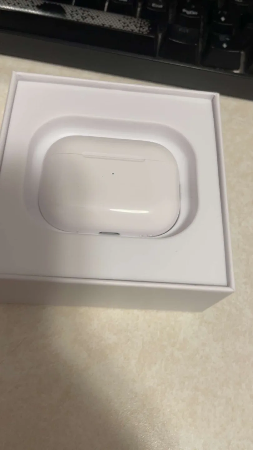 Apple AirPods Pro (2nd generation) - Like New! image indicator(3)
