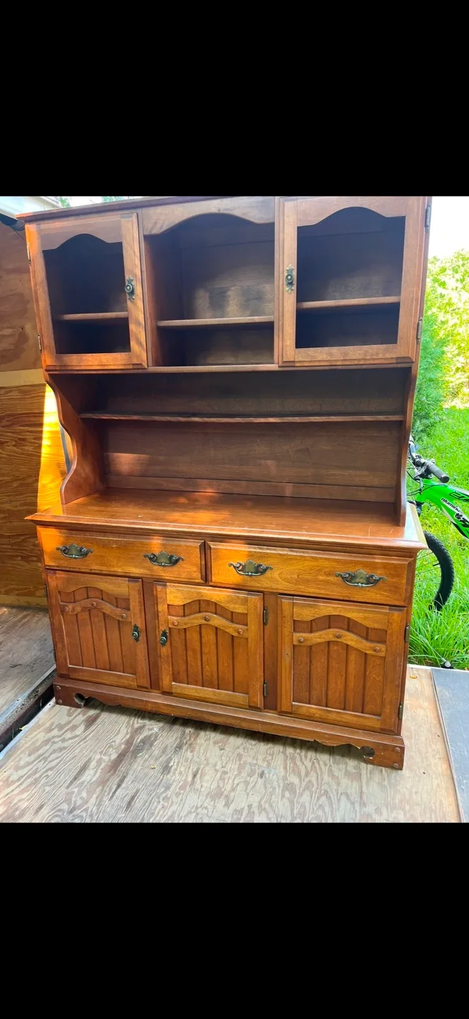 Wooden Hutch with Glass Cabinets image indicator(2)