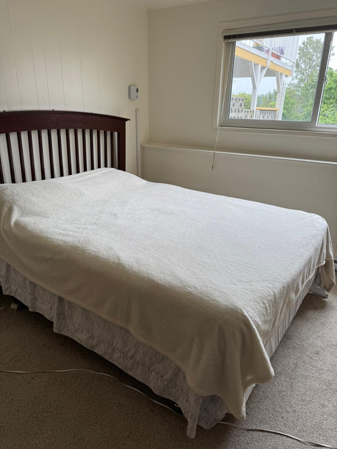 Queen Bed Set – Mattress, Box Spring & Metal Frame - photo 2