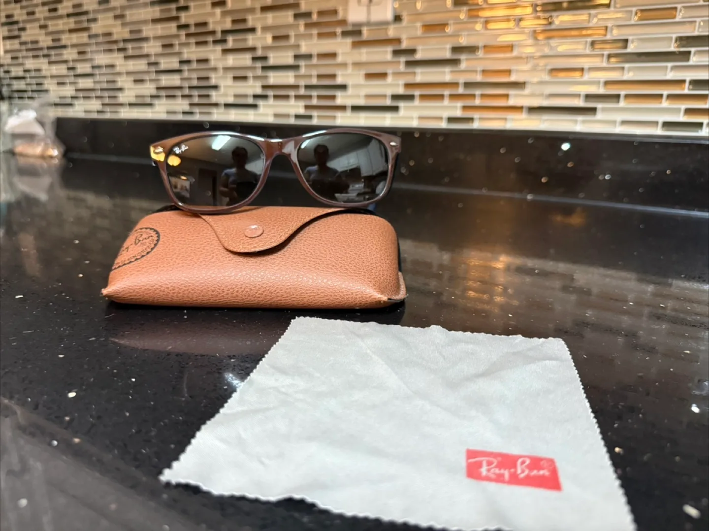 Ray-Ban New Wayfarer RB2132 Sunglasses image indicator(2)