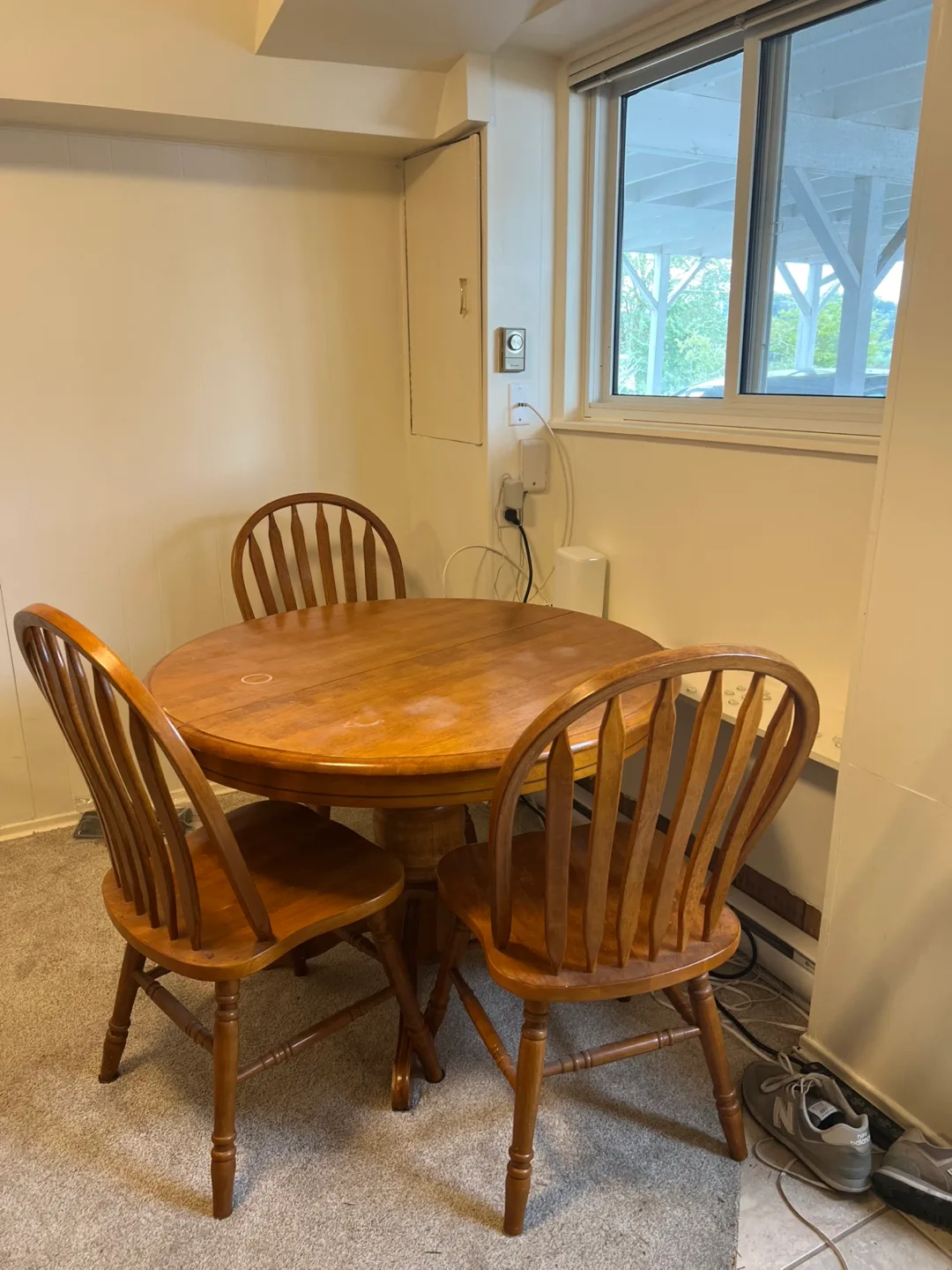 Round Wooden Dining Table with Chairs thumbnail