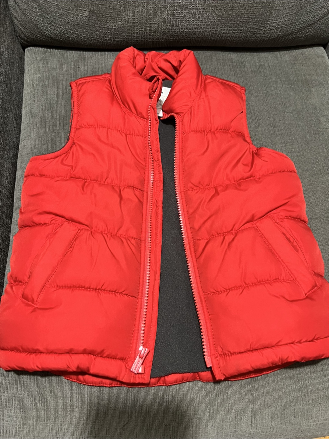 Old Navy Red Puffer Vest - Size 4T