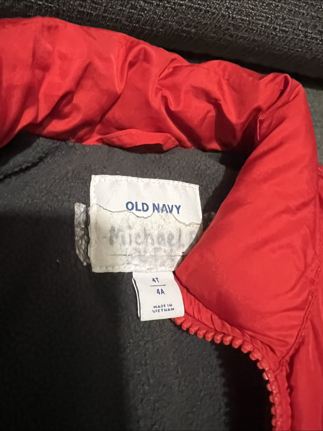 Old Navy Red Puffer Vest - Size 4T - photo 2
