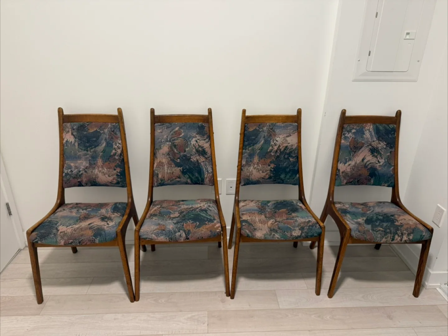 Set of 4 Dining Chairs thumbnail