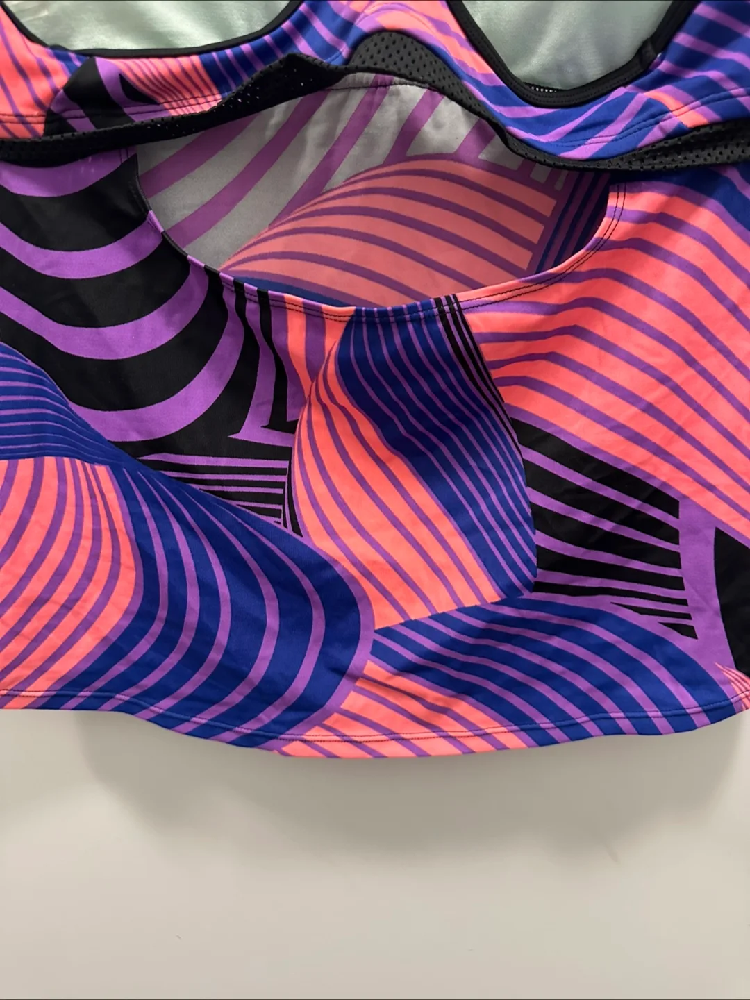 *Like new* Nike swim top - Ladies image indicator(2)