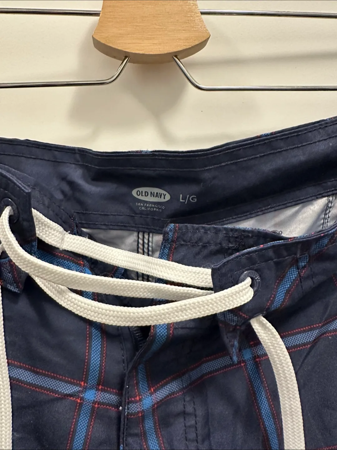 *New* Men’s Old Navy 10" Board Shorts - Size L image indicator(2)