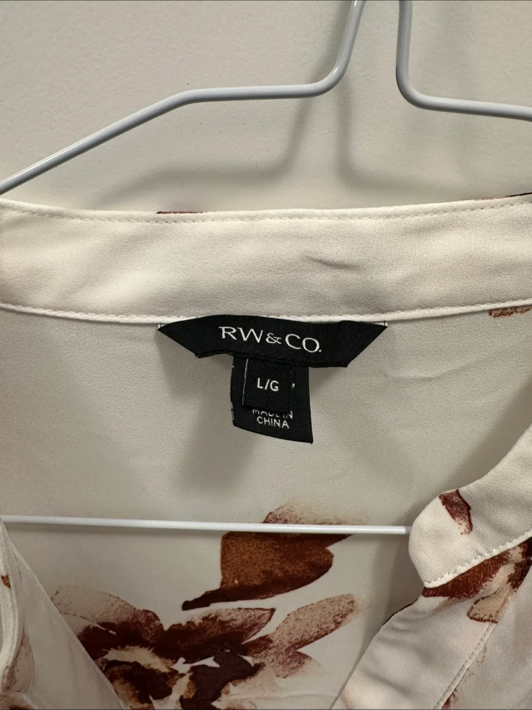 *Like New* RW&CO. Floral Blouse - Size L image indicator(2)