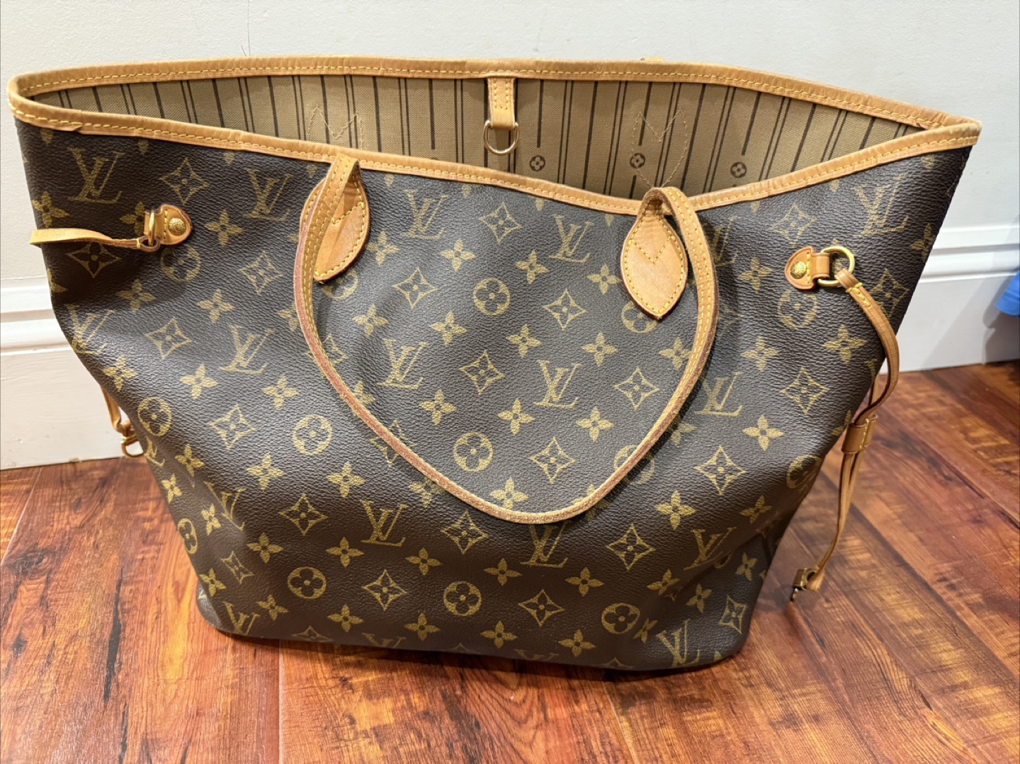 Louis Vuitton Neverfull MM Tote Bag