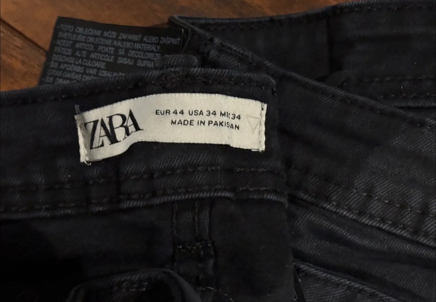 Assorted Jeans: GAP (31/30), H&M (29/32), Zara (44) image indicator(6)