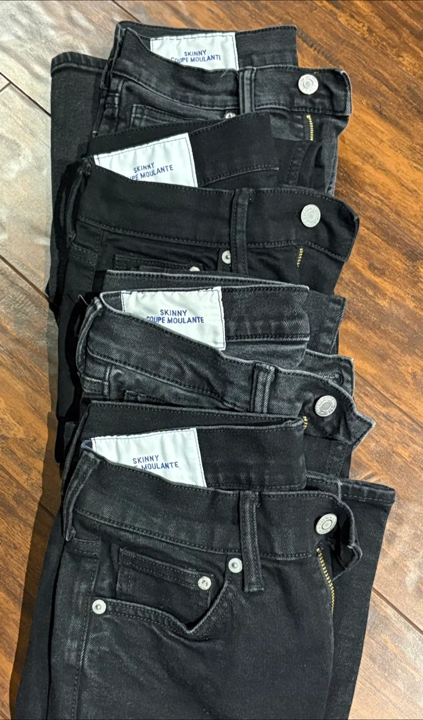 Assorted Jeans: GAP (31/30), H&M (29/32), Zara (44) image indicator(3)
