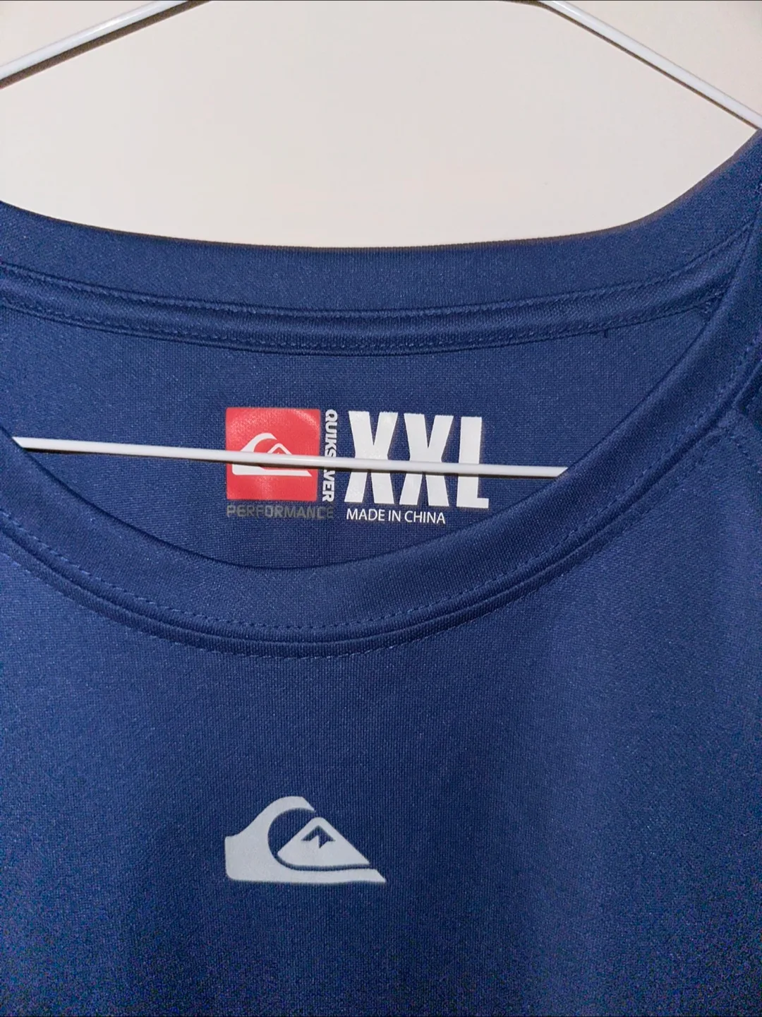 *Like New* Men’s Quiksilver Performance Long Sleeve Shirt- XXL image indicator(2)