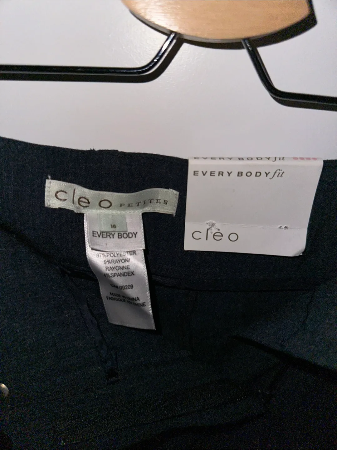 *Brand New, tags attached* Ladies Ankle pants image indicator(2)