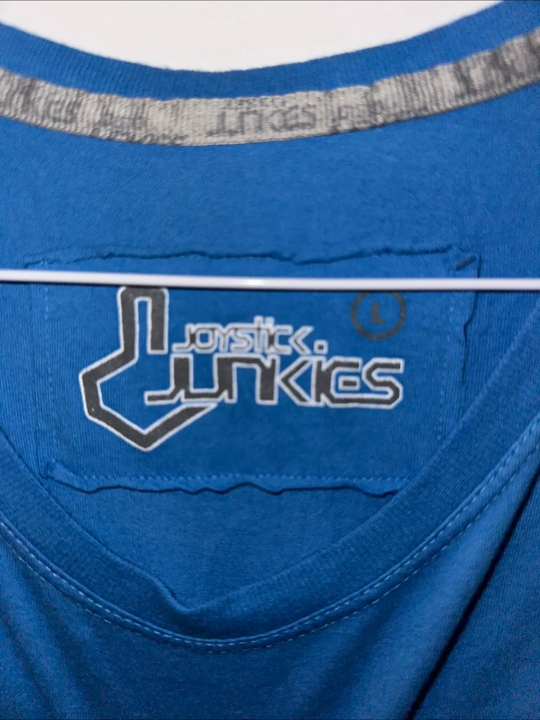 *Like New*. Men’s graphics T-Shirt image indicator(2)