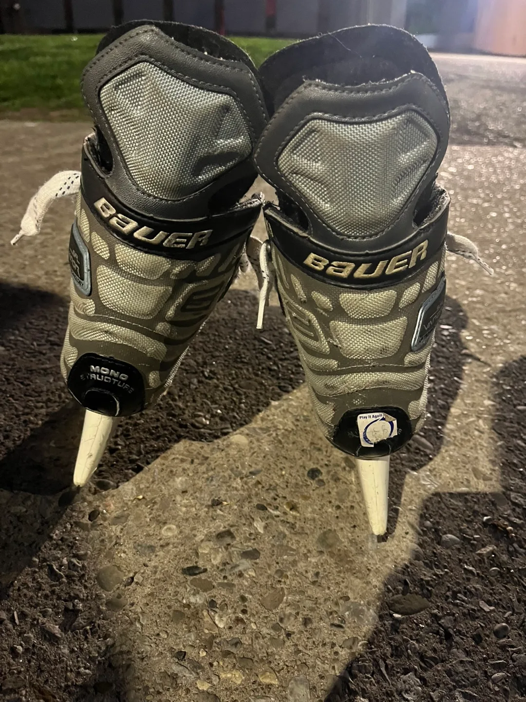 Size 9 Bauer Vapor XI Ice Hockey Skates image indicator(2)