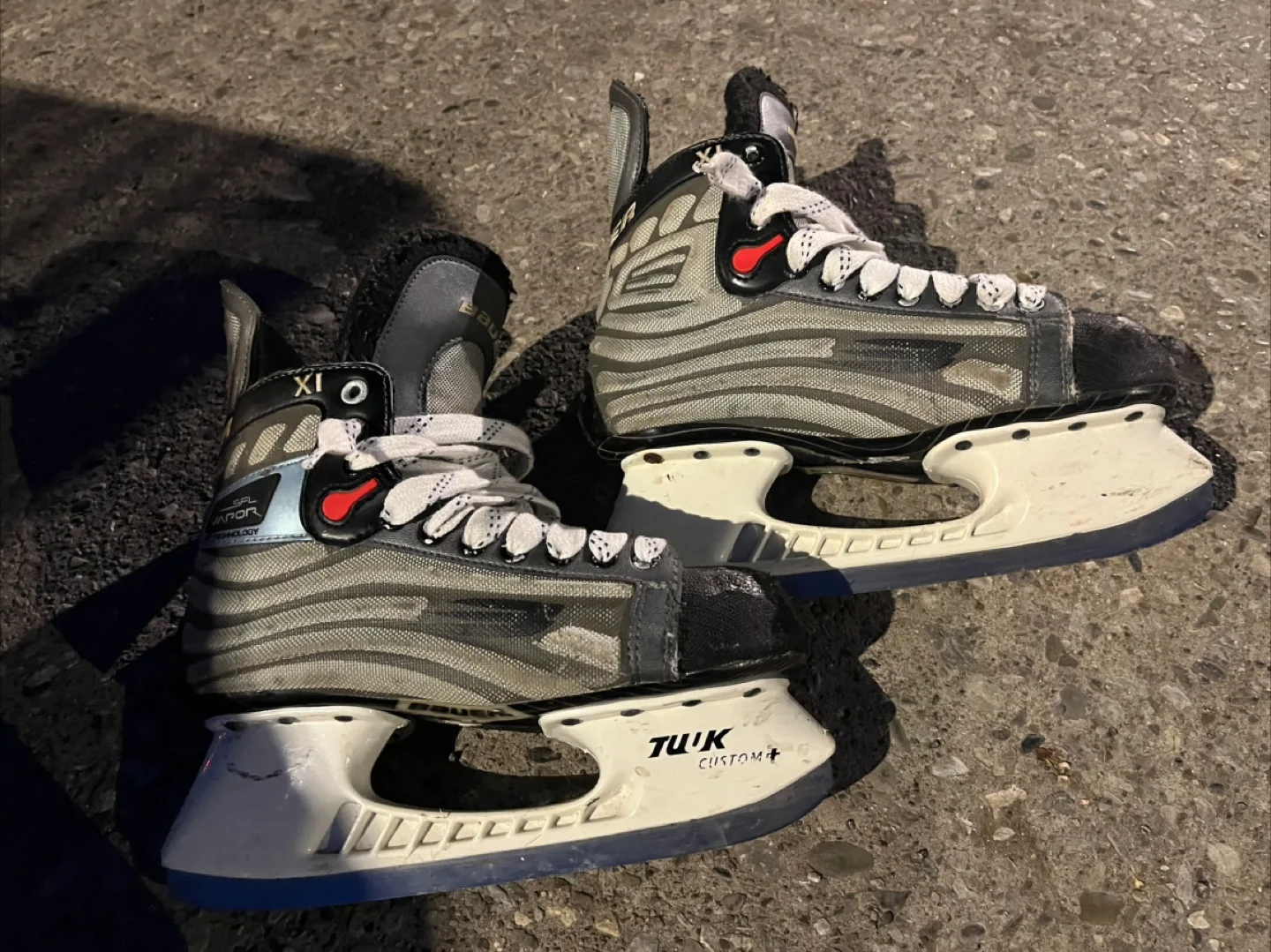 Size 9 Bauer Vapor XI Ice Hockey Skates image indicator(4)