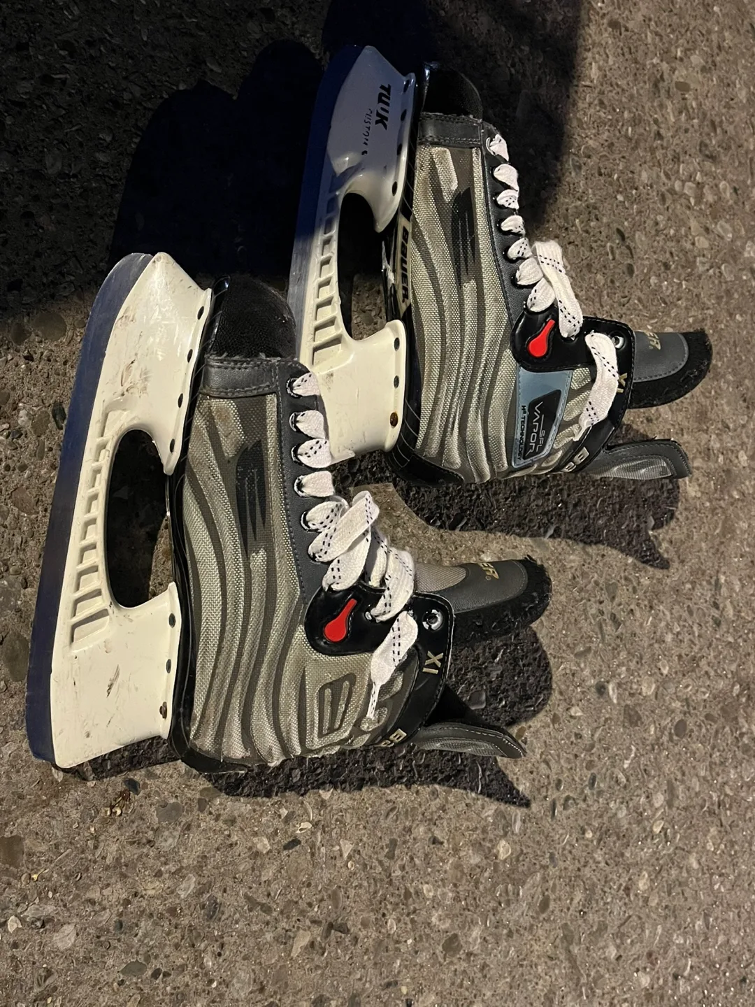 Size 9 Bauer Vapor XI Ice Hockey Skates image indicator(5)