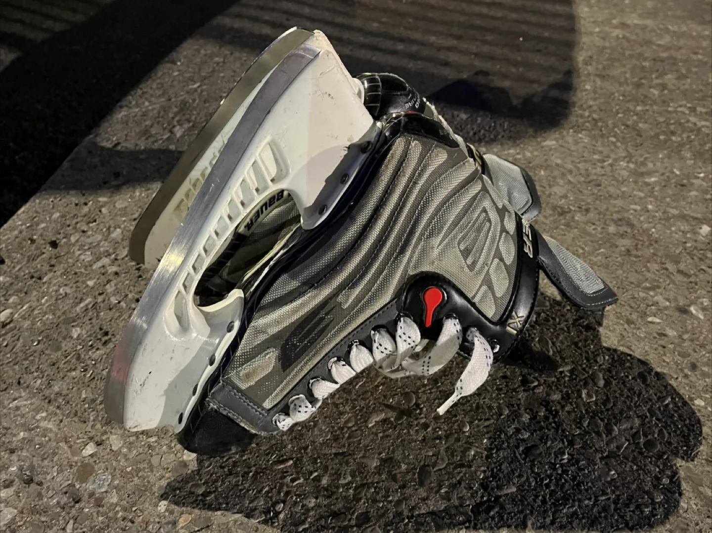 Size 9 Bauer Vapor XI Ice Hockey Skates image indicator(8)