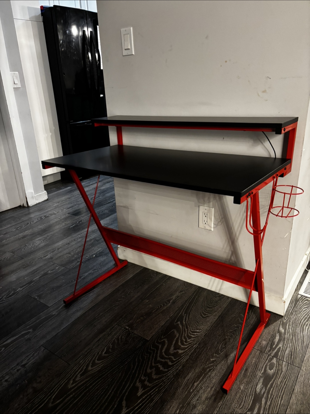 Excellent condition Gaming Desk in Red and Black - photo 2