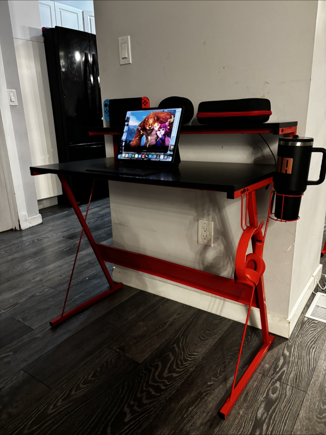 Excellent condition Gaming Desk in Red and Black - photo 4