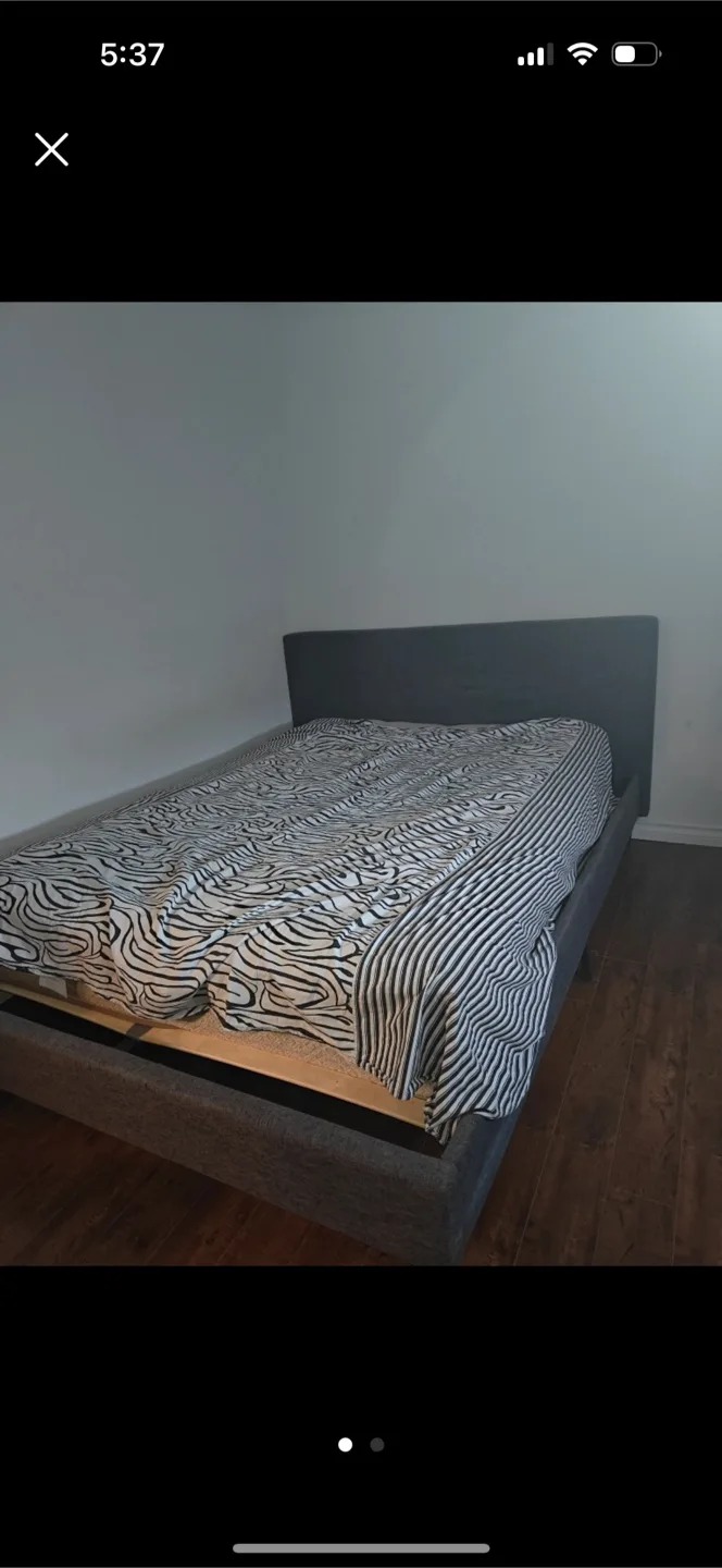 Queen bed frame * free delivery thumbnail